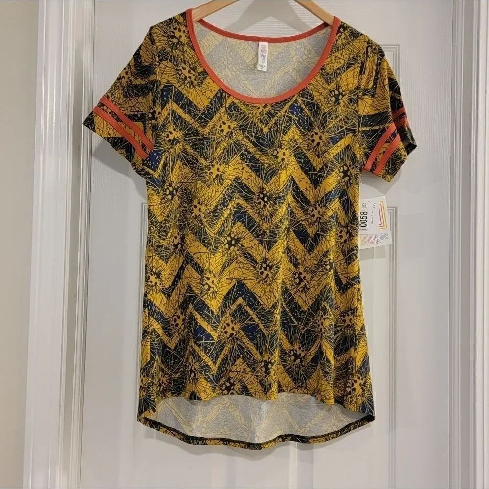 LulaRoe Classic T-shirt ~ size Medium ~ (NWT)